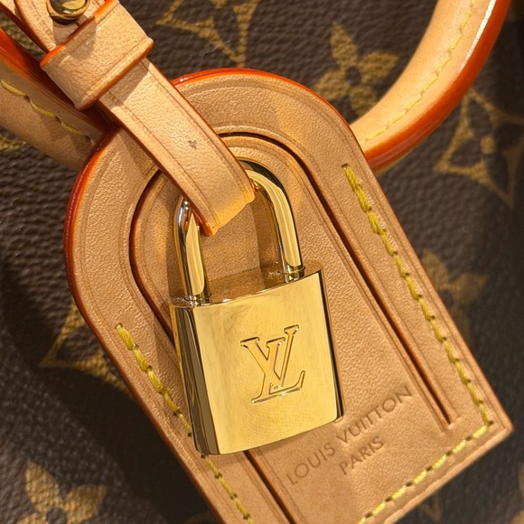 Louis Vuitton (Grand Palais) Brown and Tan Monogram - Picture 13 of 16